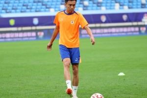 7月18日晚山东泰山进行赛前踩场训练，积极备战与大连英博的比赛