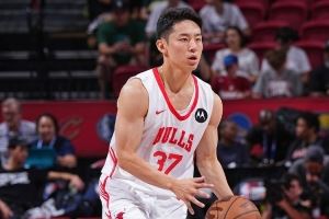 王子星：河村勇辉获得双向合同问题不大 但他真没法防&缺硬解能力