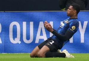 斯基拉：邓弗里斯没确定新经纪人，门德斯只是与巴萨沟通的中间人