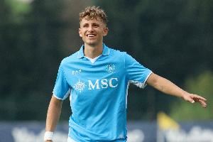 斯基拉：林德斯特伦接近从那不勒斯租借加盟狼堡，含买断选项