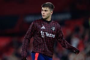 TA记者：曼联将外租青训左后卫阿马斯，他不会随队去美国