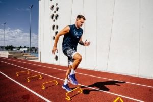 东契奇42″垂直弹跳？他并未参加联合试训 但训练师表示比18年高