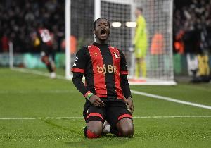 英媒:小蜜蜂有意伯恩茅斯前锋瓦塔拉 这或给维萨加盟纽卡打开大门