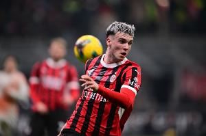 记者：米兰的A-希门尼斯接近租借加盟伯恩茅斯，附有条件强制买断