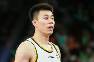 媒体人：因为CBA的合同制度完善了 球员转会之事就显得越来越职业