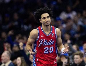 魔仙哥再遭重创！麦凯恩上赛季曾因左膝半月板撕裂赛季报销