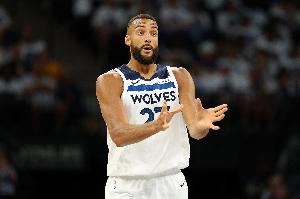 稳定发挥！戈贝尔12中7得到16分8篮板2盖帽 正负值+6