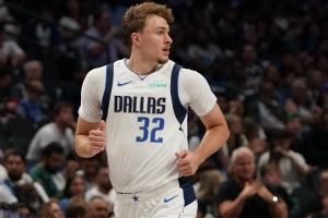 卡斯尔：弗拉格今天投篮表现不佳 但他的镇定超出我的预期&比我强