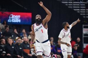 🤬啥东西啊！快船上半场三分球合计14中1&命中率7% 太阳22中10