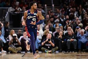 米切尔:赢球关键是拼劲活力 队友信任我让我出手我感到很幸运