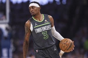 麦丹打趣:队友投篮我感觉都能进 所以我都不冲抢篮板